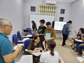 Tiếng Anh giao tiếp Quốc Trí - Chuyên luyện Nghe và Nói 